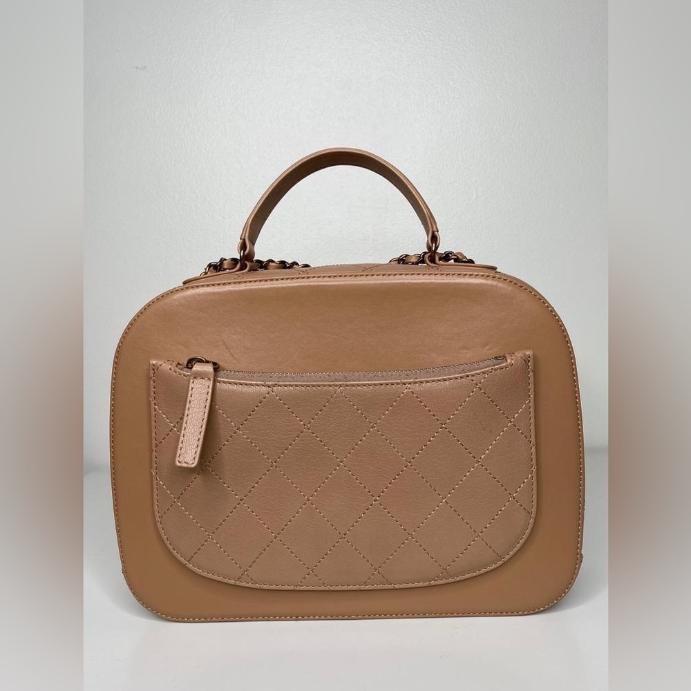 Chanel Coco Curve Vanity – Beige Shiny Calfskin & Goatskin, Antique Gold-Tone Ch - Picture 2 of 12